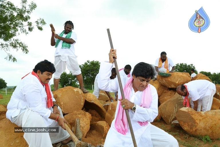 Soda Golisoda Movie Stills - 2 / 33 photos