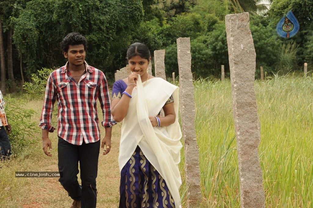 Sogusu Perundhu Tamil Movie Stills - 4 / 55 photos