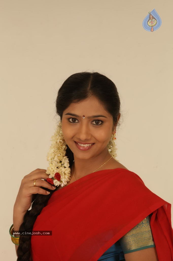 Sogusu Perundhu Tamil Movie Stills - 7 / 55 photos