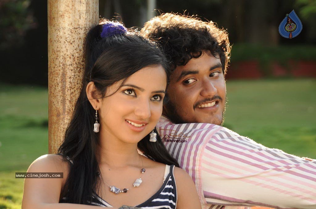 Sogusu Perundhu Tamil Movie Stills - 16 / 55 photos