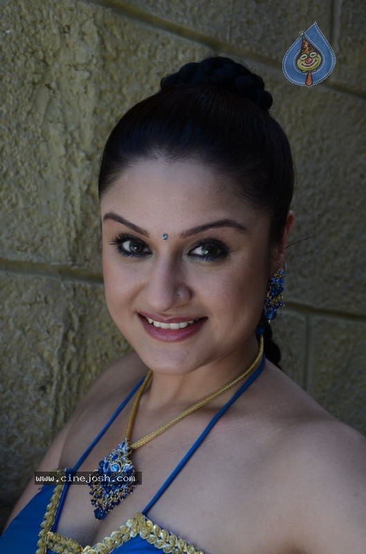 Sonia Agarwal New Movie Spicy Stills  - 21 / 48 photos