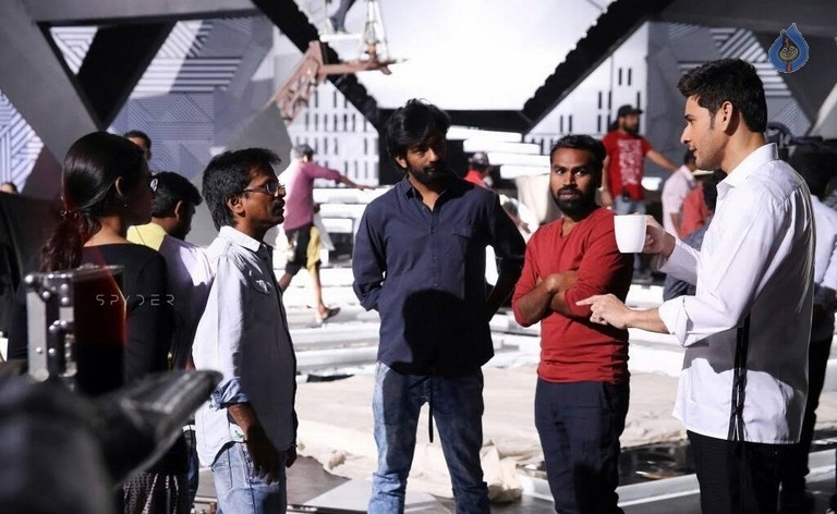 Spyder Movie Working Stills - 1 / 2 photos