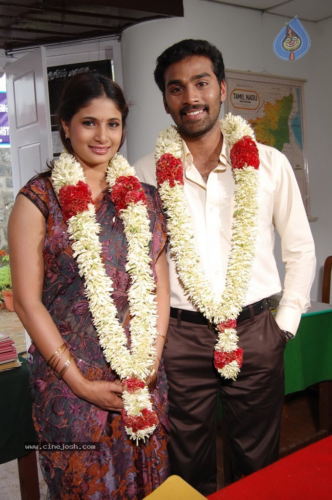 Sutrula Tamil Movie Stills - 13 / 74 photos