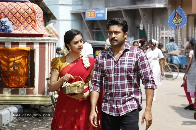 Thaanaa Serndha Koottam Movie Stills - 18 / 28 photos