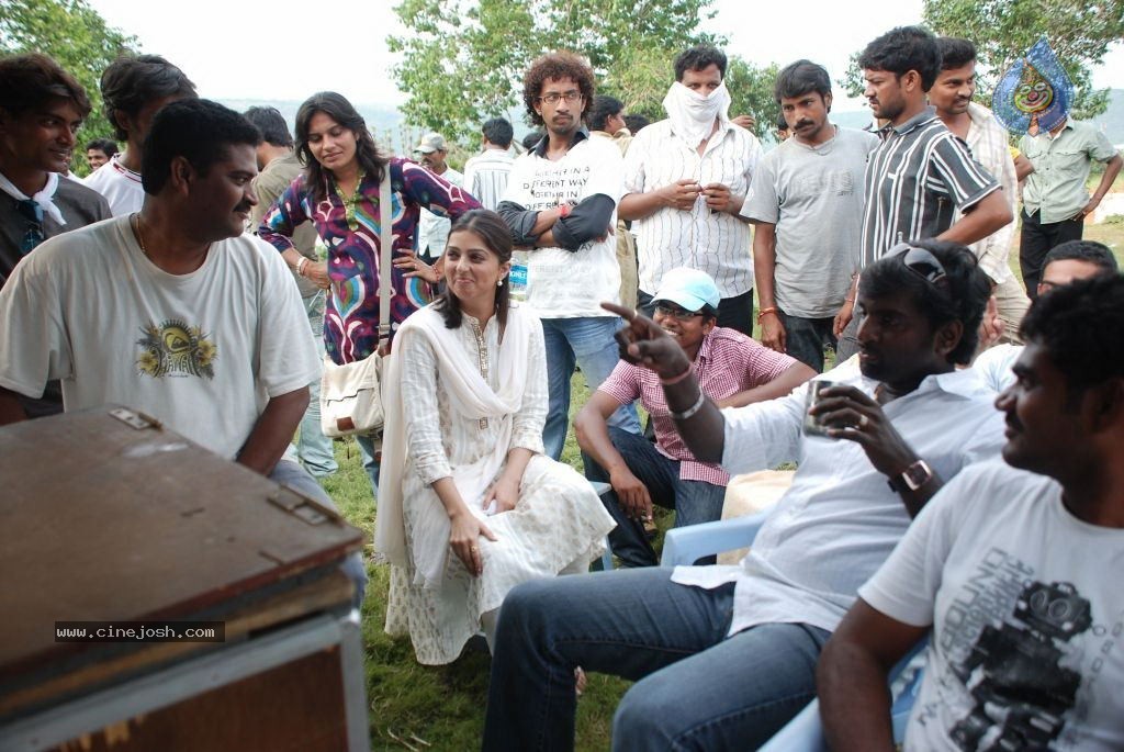 Thulli Ezhunthathu Kadhal Tamil Movie New Stills - 9 / 41 photos