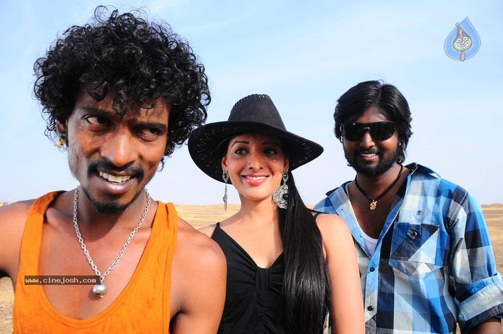 Thulli Vilaiyadu Tamil Movie Hot Stills - 47 / 52 photos