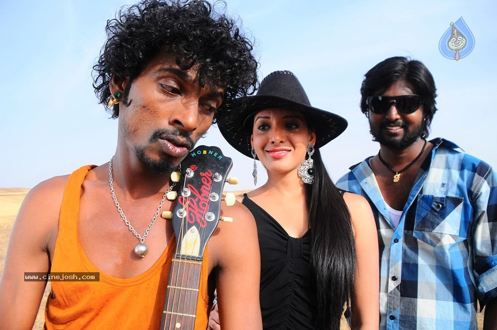 Thulli Vilaiyadu Tamil Movie Hot Stills - 48 / 52 photos