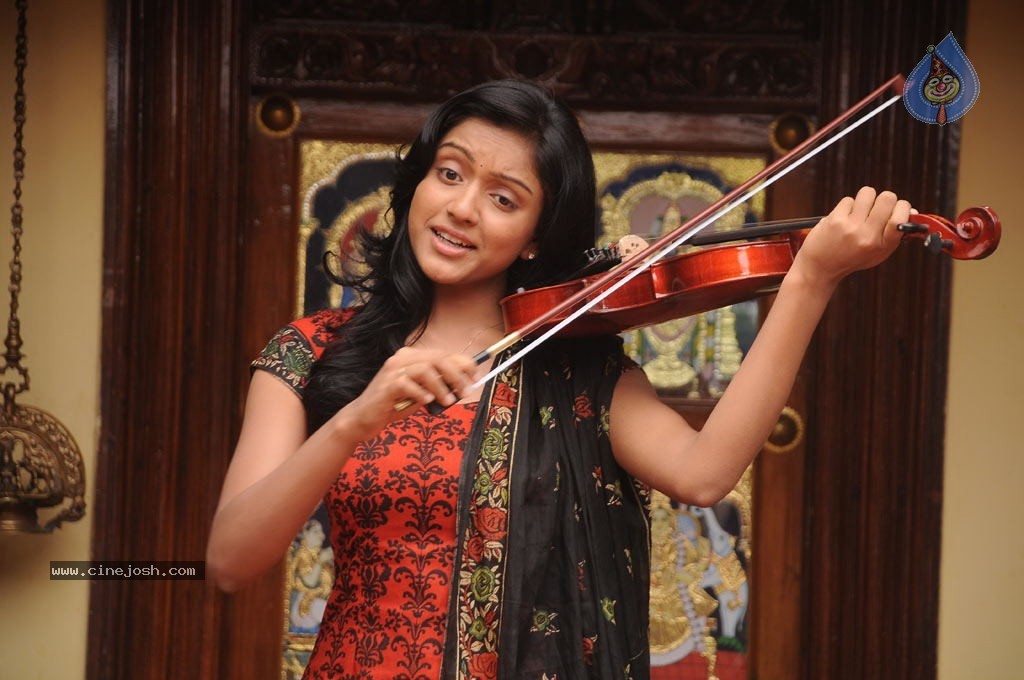 Mozhi Tamil Movie