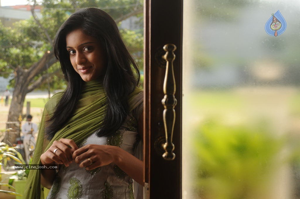 Mozhi Tamil Movie