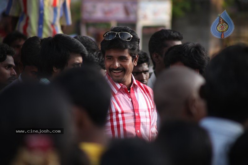 Varutha Padatha Valibar Sangam Tamil Movie New Photos - 2 / 27 photos