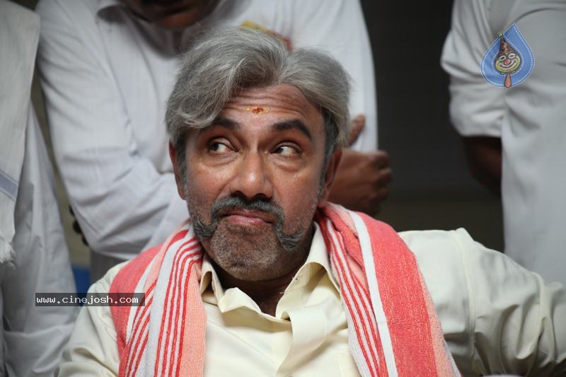Varutha Padatha Valibar Sangam Tamil Movie New Photos - 15 / 27 photos