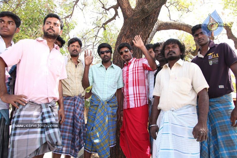 Varutha Padatha Valibar Sangam Tamil Movie New Photos - 26 / 27 photos