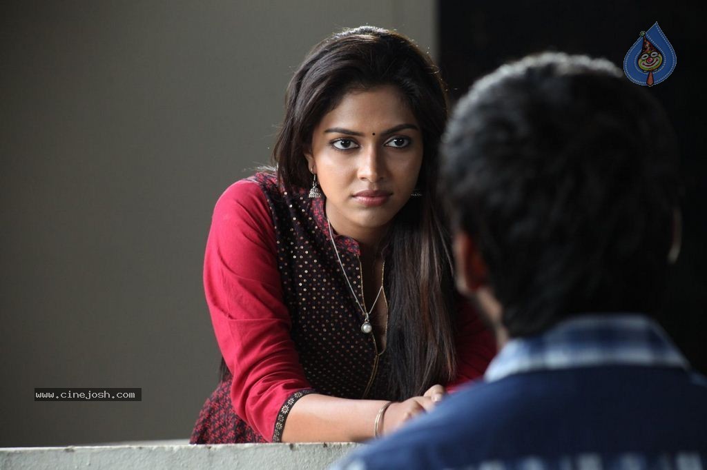 Velaiyilla Pattathari Tamil Movie Stills - 16 / 52 photos