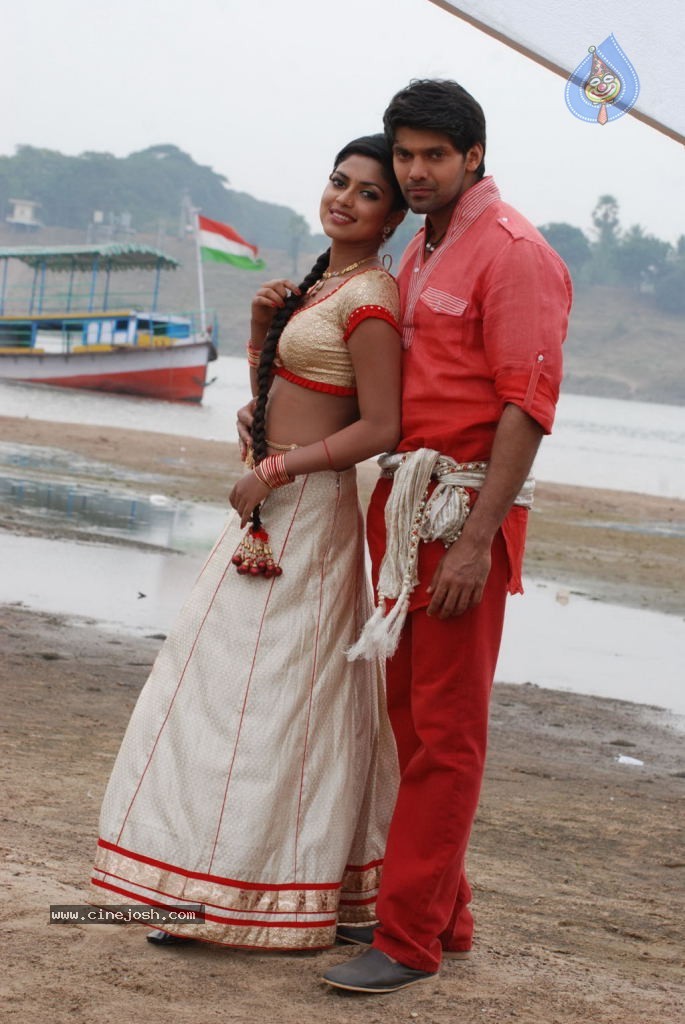 Vettai Tamil Movie Hot Stills - 14 / 39 photos