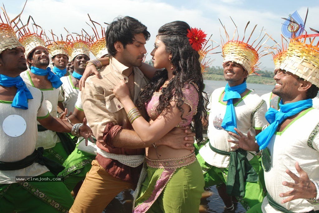Vettai Tamil Movie Hot Stills - 15 / 39 photos