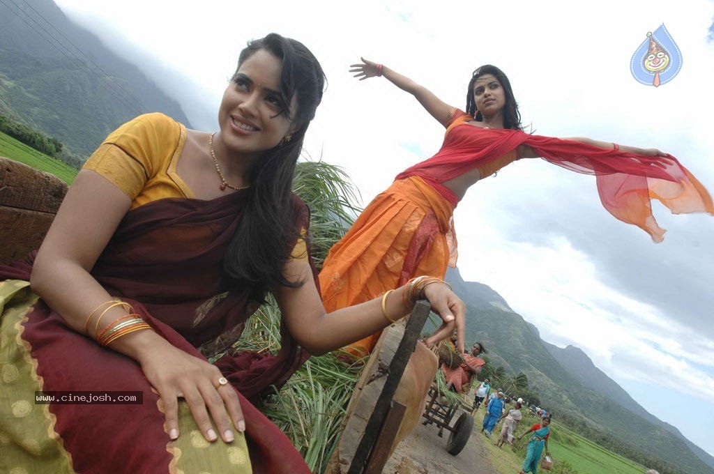 Vettai Tamil Movie New Stills - 7 / 32 photos