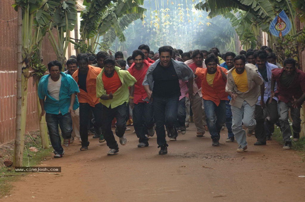 Vettai Tamil Movie New Stills - 17 / 32 photos