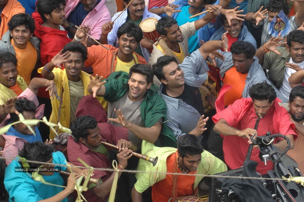 Vettai Tamil Movie New Stills - 25 / 32 photos