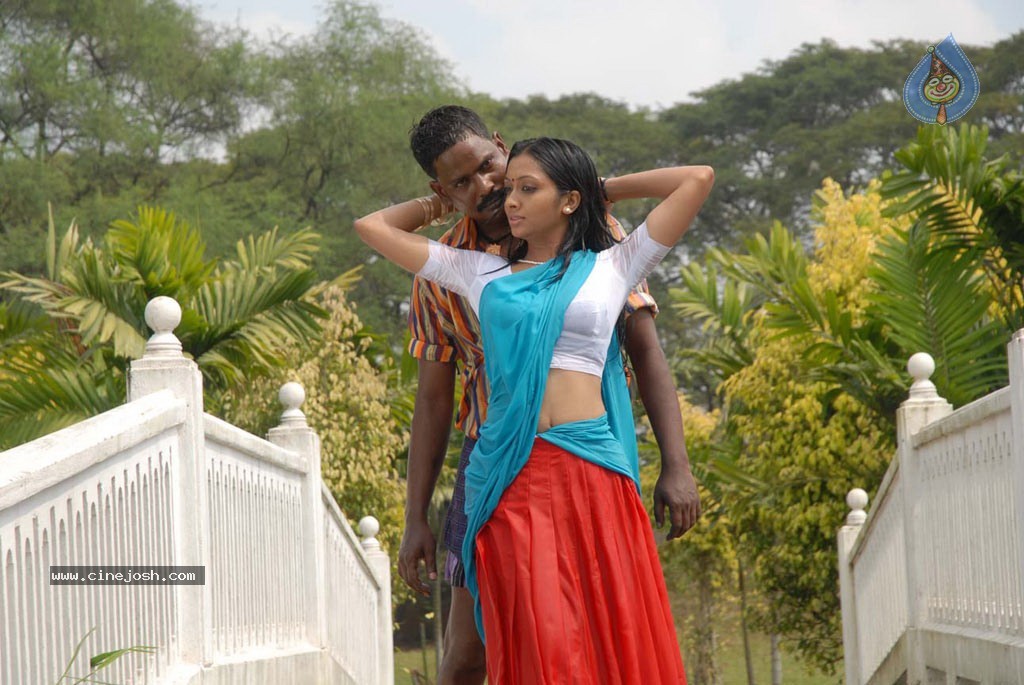 Vettaiyaadu Tamil Movie Hot Stills - 3 / 10 photos