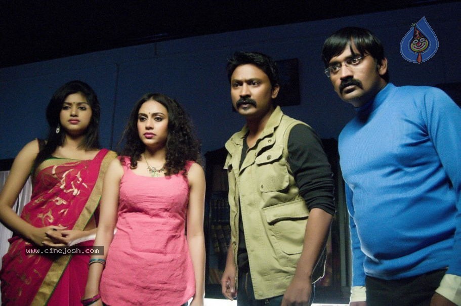 Yaam Irukka Bayame Tamil Movie Stills - 4 / 12 photos