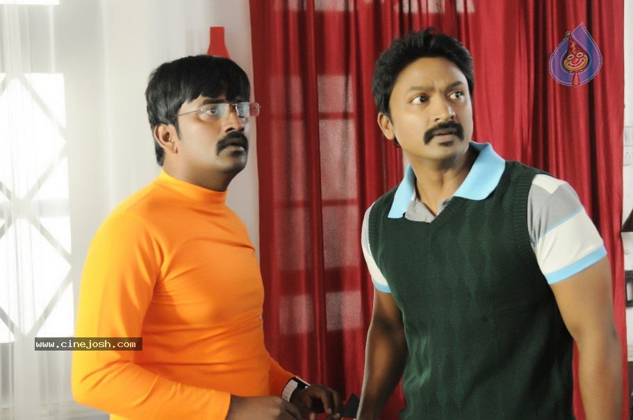 Yaam Irukka Bayame Tamil Movie Stills - 11 / 12 photos