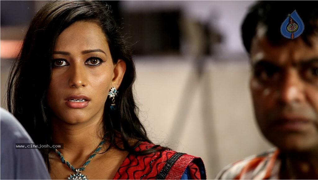 Yaarukku Theriyum Tamil Movie Hot Stills - 3 / 32 photos
