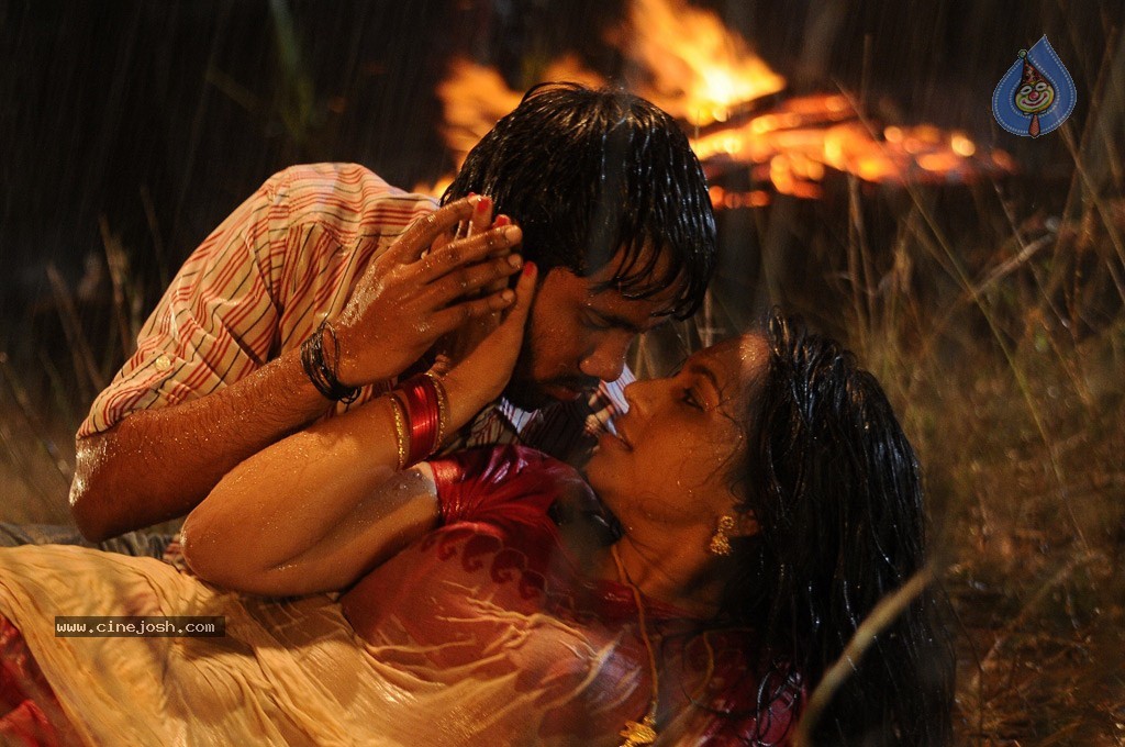 Yamuna Tamil Movie Stills - 13 / 75 photos