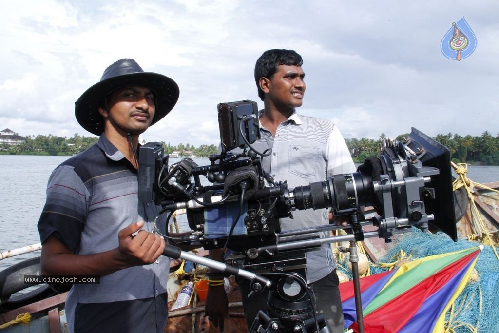 Yaro Oruvan Tamil Movie Stills - 6 / 43 photos