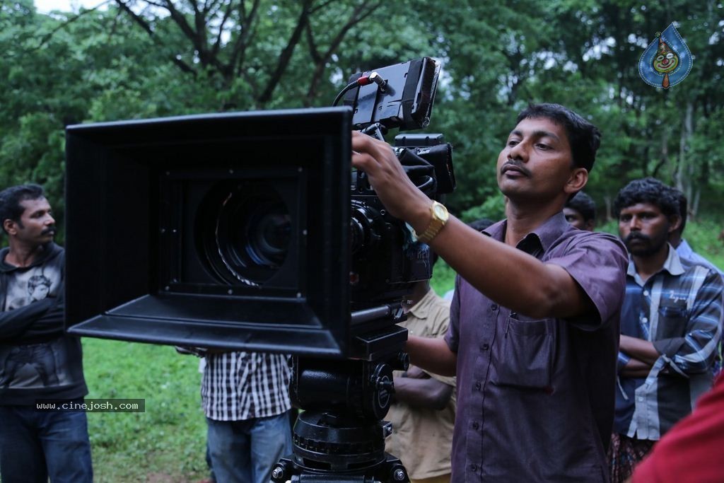 Yaro Oruvan Tamil Movie Stills - 14 / 43 photos
