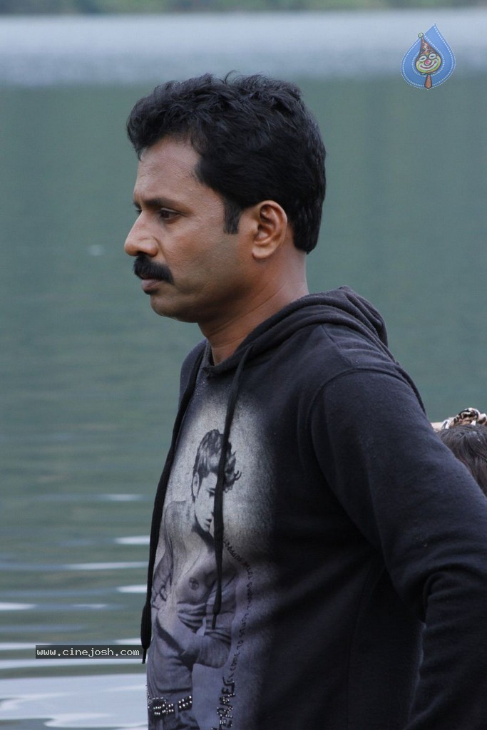 Yaro Oruvan Tamil Movie Stills - 27 / 43 photos