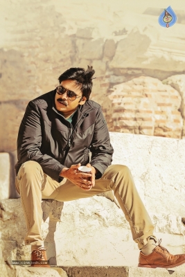 Agnyaathavaasi Working Stills And Posters - 7 of 19