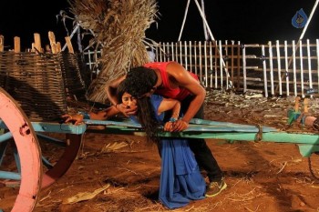 Ennai Piriyadhey Tamil Movie Photos - 25 of 41