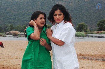 Ilamai Oonjal Tamil Film Photos - 30 of 34