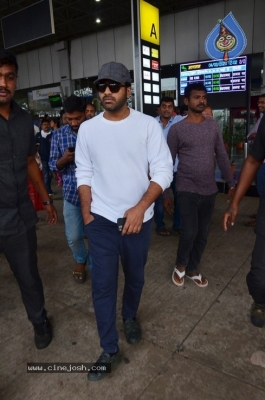 Jaanu Team at Vizag Airport - 3 of 17