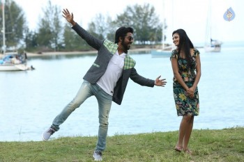 Kadavul Irukaan Kumaru Tamil Film Pics - 5 of 32