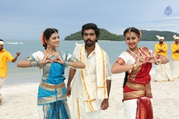 Kadavul Irukaan Kumaru Tamil Film Pics - 11 of 32