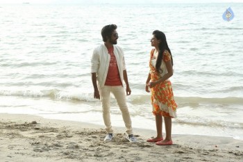 Kadavul Irukaan Kumaru Tamil Movie Photos - 13 of 18