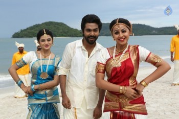 Kadavul Irukan Kumaru Tamil Film Photos - 13 of 15