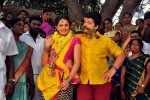 Kanniyum Kaalaiyum Sema Kadhal Tamil Movie Photos - 21 of 24