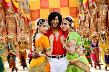 Kaththi Sandai Tamil Movie Photos - 15 of 19