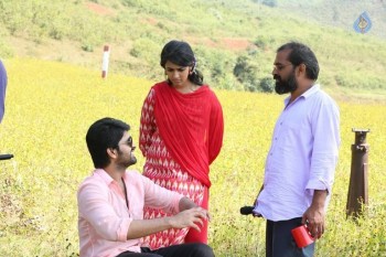 Oka Manasu Movie Stills and Posters - 25 of 48