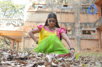 Pottu Tamil Movie Stills - 16 of 33