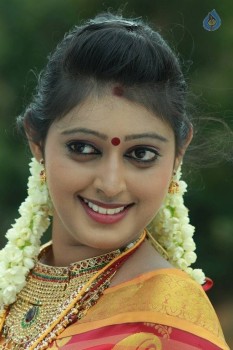 Pudhusa Naan Poranthen Tamil Film Photos - 8 of 31