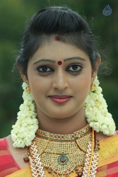 Pudhusa Naan Poranthen Tamil Film Photos - 11 of 31
