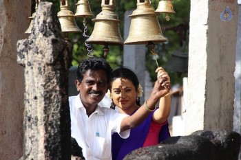 Sivappu Manithargal Tamil Movie Photos - 18 of 41