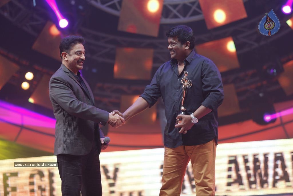 9th Vijay Awards Function Photos - 10 / 21 photos