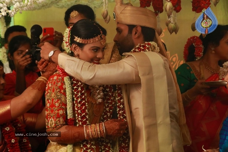 Aadhav Kannadasan - Vinodhnie Wedding Photos - 9 / 9 photos