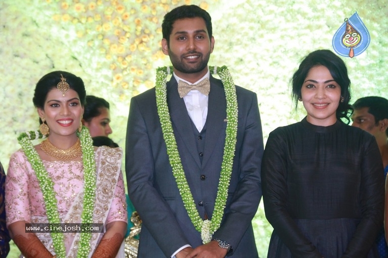 Aadhav Kannadasan - Vinodhnie Wedding Reception Photos - 6 / 21 photos