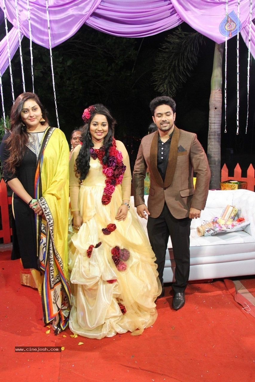 Actor Harish and Abinaya Wedding Reception - 19 / 35 photos