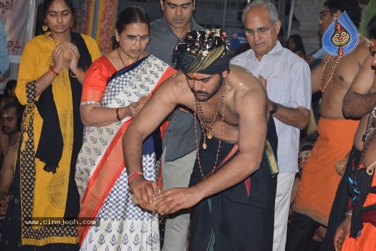 Actor Sharwanand Conduct Ayyappa Swamy Pooja At Film Nagar Temple - 18 / 20 photos